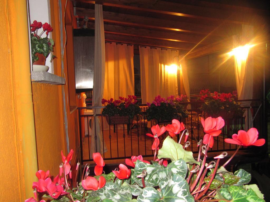 Montagne Rocciose Bed and Breakfast Frascineto Εξωτερικό φωτογραφία