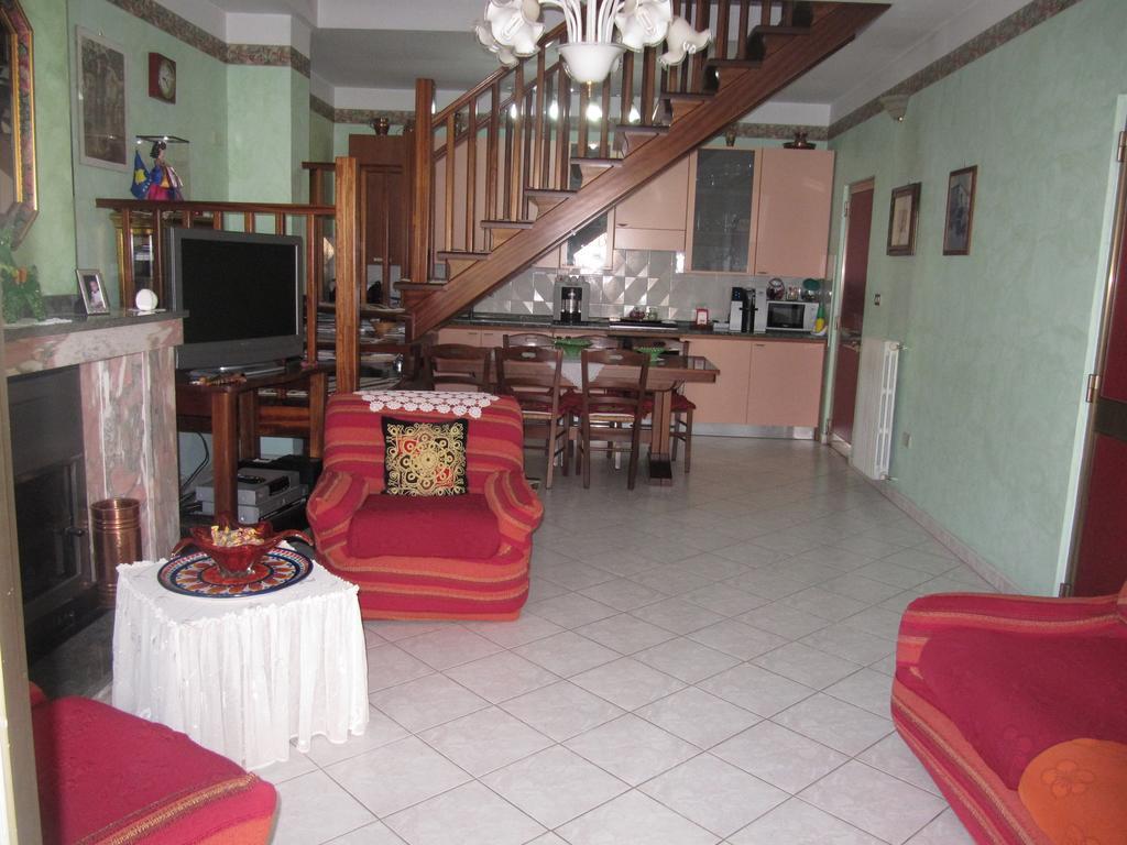 Montagne Rocciose Bed and Breakfast Frascineto Εξωτερικό φωτογραφία