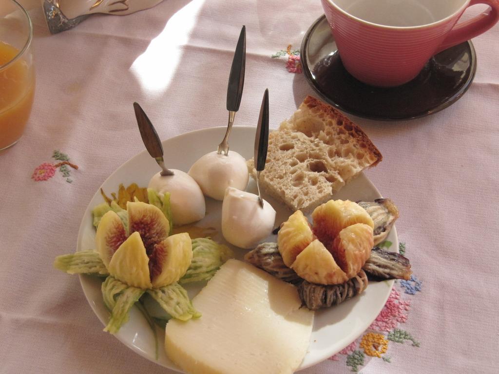 Montagne Rocciose Bed and Breakfast Frascineto Εξωτερικό φωτογραφία