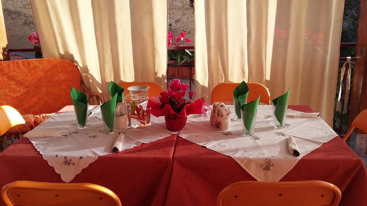 Montagne Rocciose Bed and Breakfast Frascineto Εξωτερικό φωτογραφία