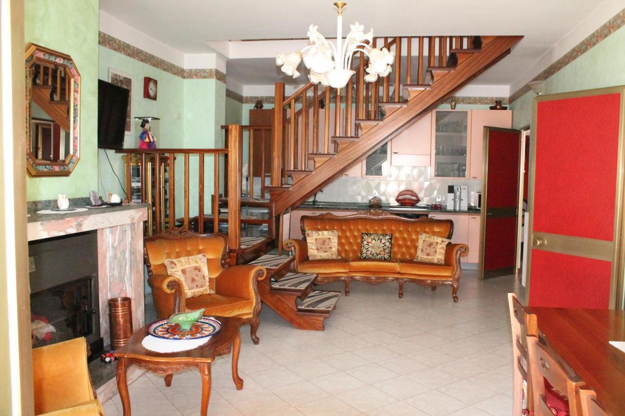 Montagne Rocciose Bed and Breakfast Frascineto Εξωτερικό φωτογραφία